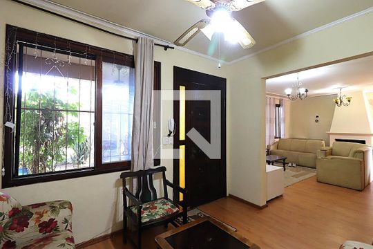 Sala de estar de casa à venda com 4 quartos, 640m² em Vila Jardim, Porto Alegre