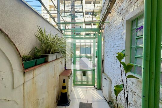 Entrada de casa para alugar com 3 quartos, 135m² em Pinheiros, São Paulo