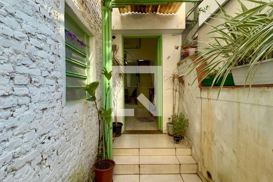 Entrada de casa para alugar com 3 quartos, 135m² em Pinheiros, São Paulo