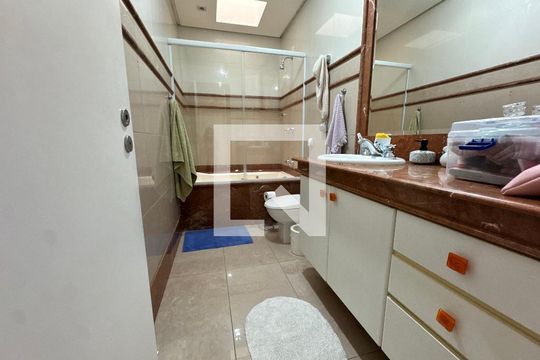 Banheiro Suite  de casa de condomínio à venda com 4 quartos, 450m² em Jardim Ampliacao, São Paulo
