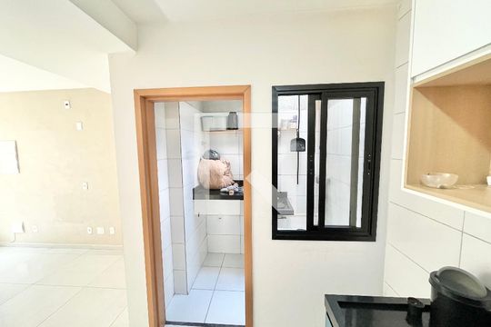Sala/Cozinha de casa de condomínio à venda com 2 quartos, 52m² em Parque Peruche, São Paulo