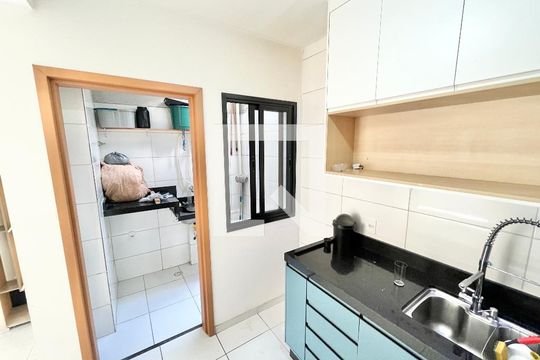 Sala/Cozinha de casa de condomínio à venda com 2 quartos, 52m² em Parque Peruche, São Paulo