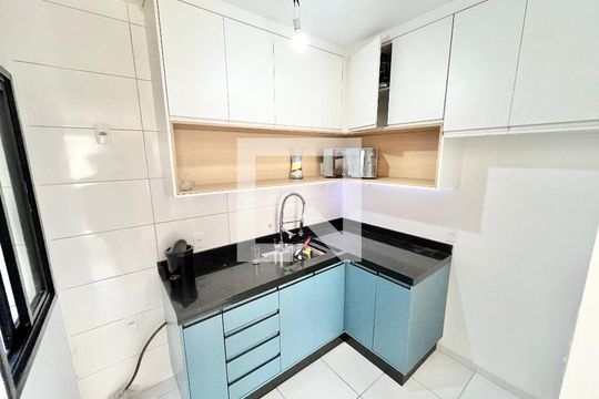 Sala/Cozinha de casa de condomínio à venda com 2 quartos, 52m² em Parque Peruche, São Paulo