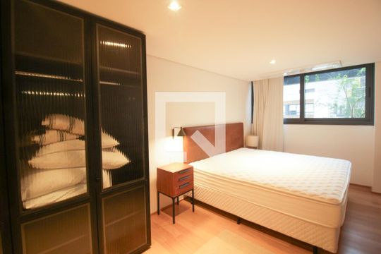 Quarto Suíte de apartamento à venda com 1 quarto, 152m² em Vila Madalena, São Paulo