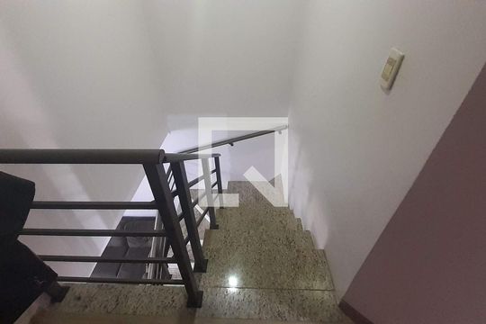 Escada de casa à venda com 4 quartos, 201m² em Mato Grande, Canoas