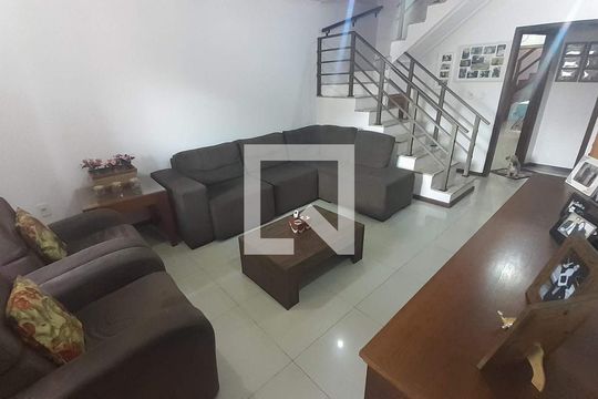 Sala de casa à venda com 4 quartos, 201m² em Mato Grande, Canoas