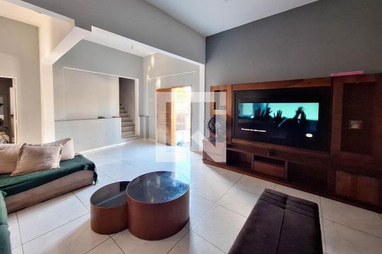 Sala de casa para alugar com 3 quartos, 740m² em Badu, Niterói