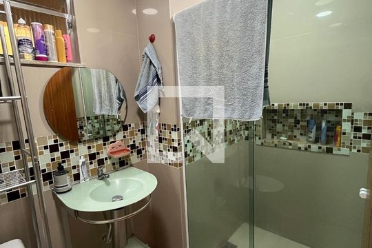 Banheiro de apartamento à venda com 2 quartos, 62m² em Tauá, Rio de Janeiro