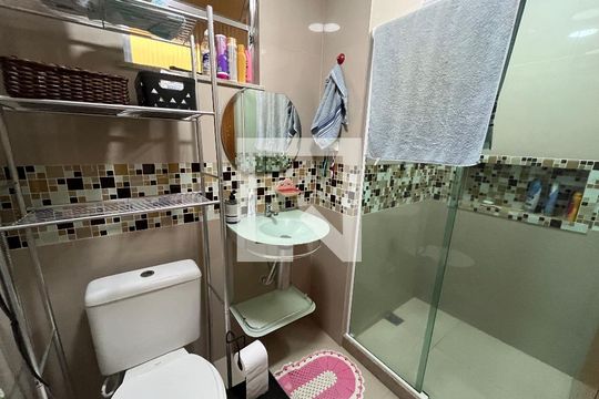 Banheiro de apartamento à venda com 2 quartos, 62m² em Tauá, Rio de Janeiro