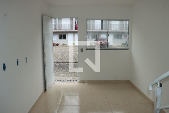 Casa de Condomínio para alugar com 2 quartos, 50m² em Bairro Jardim Nossa Senhora das Graças, Cotia