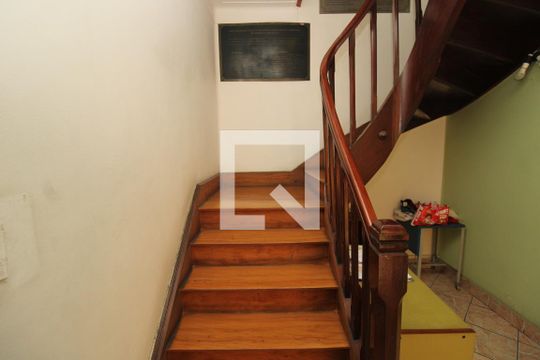 Escada de casa à venda com 4 quartos, 235m² em Cambuci, São Paulo