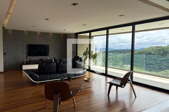 Sala de casa de condomínio à venda com 5 quartos, 615m² em Alphaville, Santana de Parnaíba