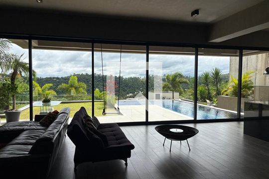 Sala de casa de condomínio à venda com 5 quartos, 615m² em Alphaville, Santana de Parnaíba