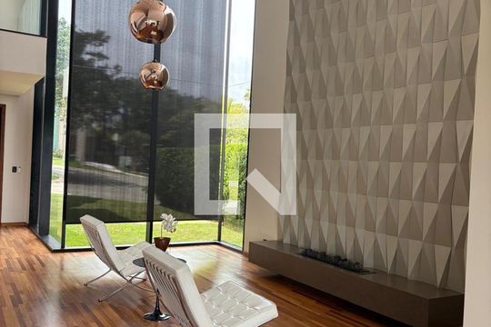 Sala de casa de condomínio à venda com 5 quartos, 615m² em Alphaville, Santana de Parnaíba