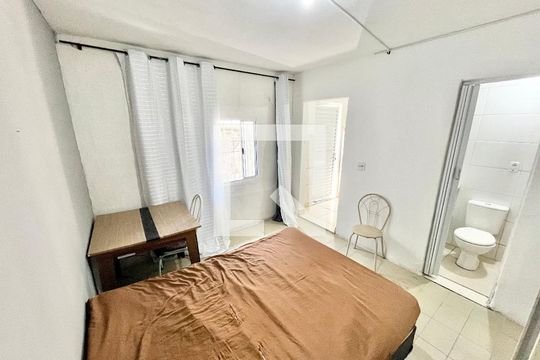 Sala/Quarto de casa para alugar com 1 quarto, 25m² em Vila Roque, São Paulo