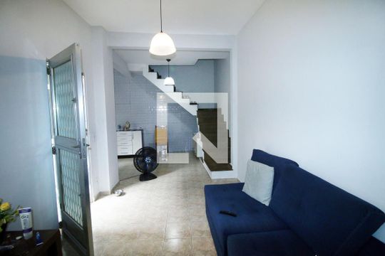 Sala de casa à venda com 2 quartos, 200m² em Olaria, Rio de Janeiro