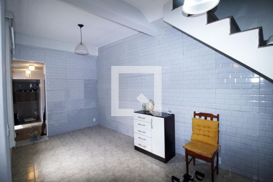 Sala de casa à venda com 2 quartos, 200m² em Olaria, Rio de Janeiro
