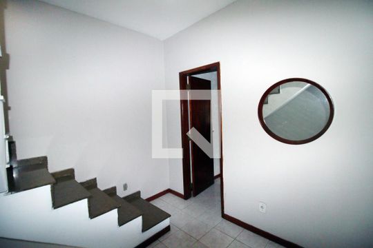 Sala - Escada de casa à venda com 2 quartos, 200m² em Olaria, Rio de Janeiro