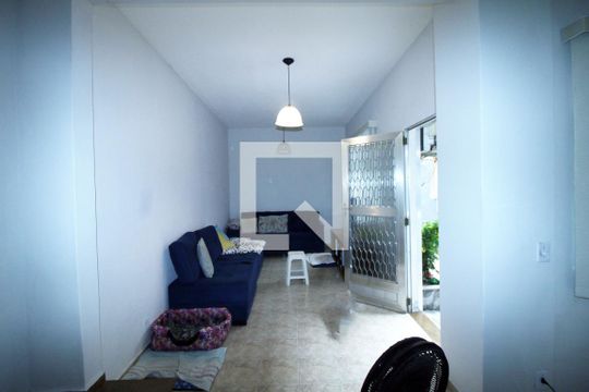 Sala de casa à venda com 2 quartos, 200m² em Olaria, Rio de Janeiro