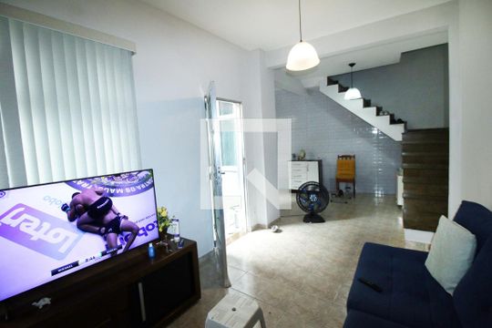 Sala de casa à venda com 2 quartos, 200m² em Olaria, Rio de Janeiro