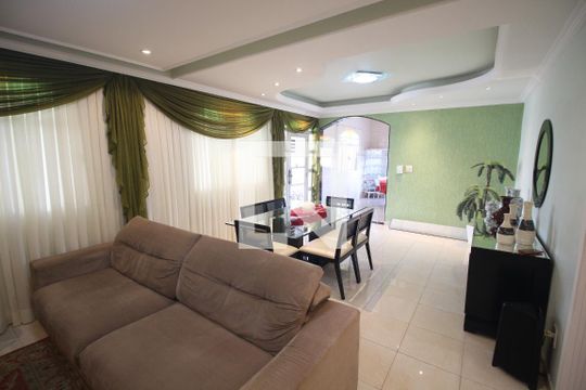Sala 1 de casa para alugar com 3 quartos, 637m² em Novo Santa Cecília, Belo Horizonte