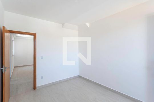 Quarto de apartamento à venda com 2 quartos, 125m² em Arvoredo, Contagem