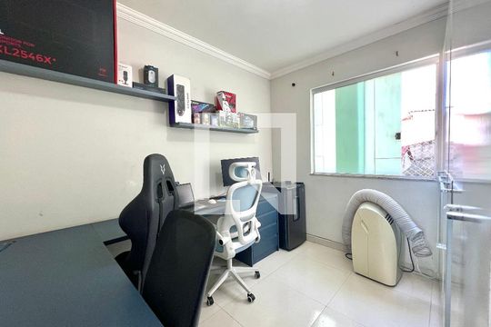 Apartamento à venda com 3 quartos, 60m² em Planalto, Belo Horizonte