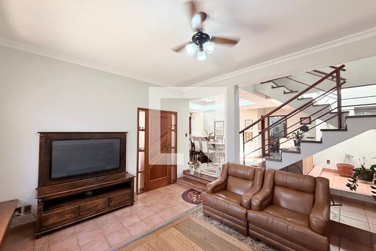 Sala de casa à venda com 3 quartos, 250m² em Jardim Torres Sao Jose, Jundiaí