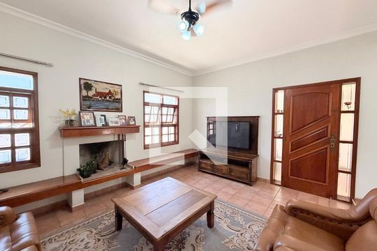 Sala de casa à venda com 3 quartos, 250m² em Jardim Torres Sao Jose, Jundiaí