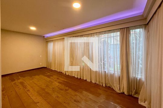 Sala de casa à venda com 4 quartos, 250m² em Granja Julieta, São Paulo