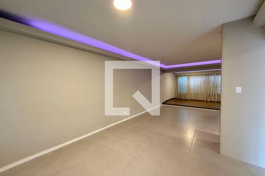 Sala de casa à venda com 4 quartos, 250m² em Granja Julieta, São Paulo