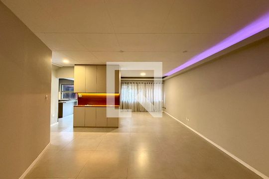 Sala de casa à venda com 4 quartos, 250m² em Granja Julieta, São Paulo