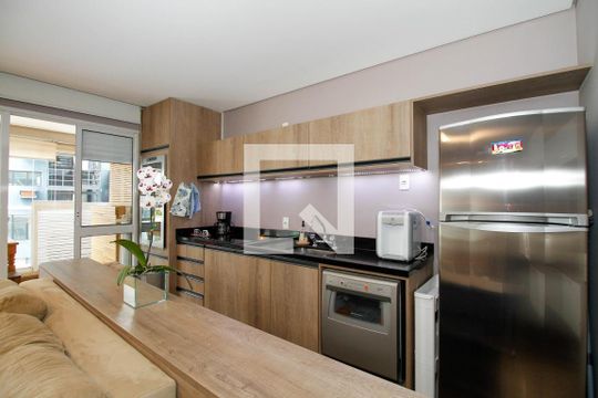 Sala e Cozinha de apartamento à venda com 1 quarto, 57m² em Pinheiros, São Paulo