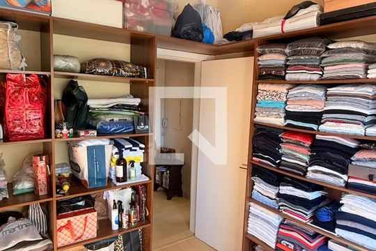 Quarto de casa de condomínio à venda com 4 quartos, 257m² em Guarujá, Porto Alegre