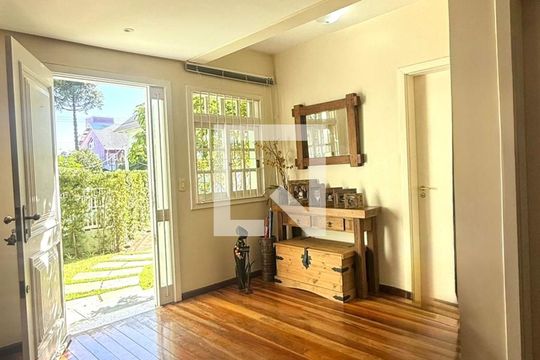 Sala de casa de condomínio à venda com 4 quartos, 257m² em Guarujá, Porto Alegre