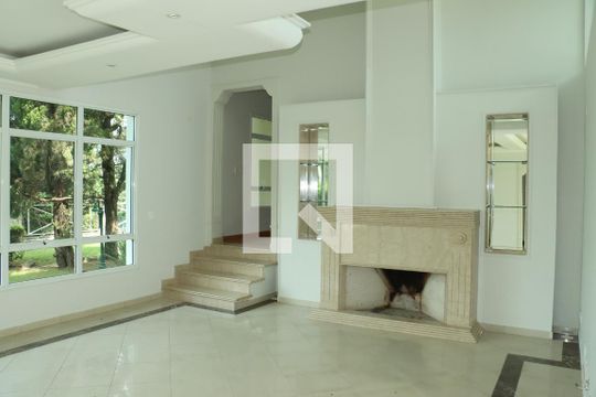 Sala de casa de condomínio para alugar com 5 quartos, 517m² em Caiapia, Cotia