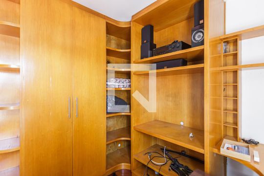 Quarto 1 de apartamento para alugar com 2 quartos, 66m² em Vila Olímpia, São Paulo