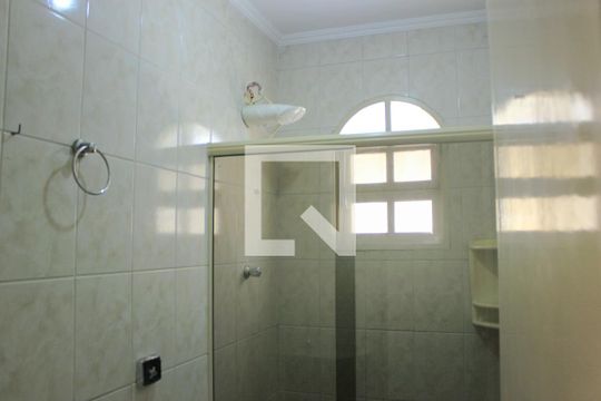 Banheiro social 1 de casa para alugar com 3 quartos, 189m² em Jardim Valeria, Guarulhos