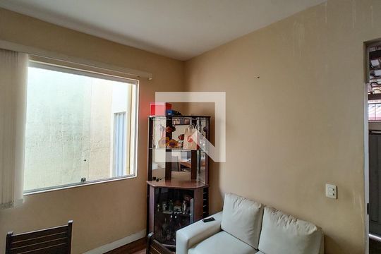 Casa para alugar com 3 quartos, 210m² em Minascaixa, Belo Horizonte