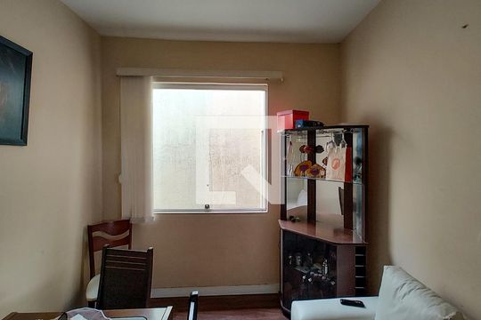 Casa para alugar com 3 quartos, 210m² em Minascaixa, Belo Horizonte