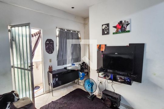 Sala de casa à venda com 2 quartos, 80m² em Ramos, Rio de Janeiro