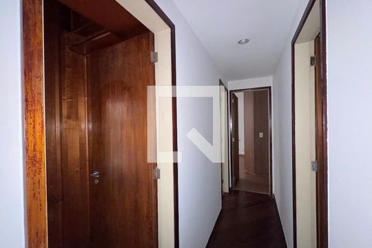Corredor de apartamento à venda com 3 quartos, 120m² em Barra da Tijuca, Rio de Janeiro
