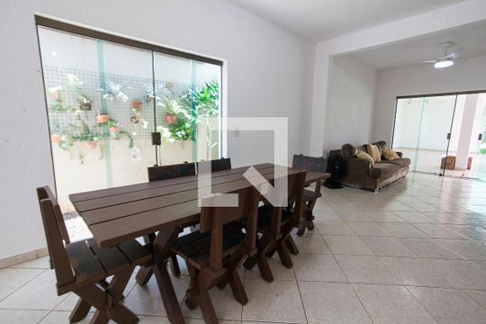Sala de casa para alugar com 3 quartos, 560m² em Tubalina, Uberlândia