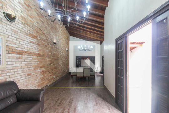 Casa para alugar com 4 quartos, 360m² em Vila Bela, São Paulo