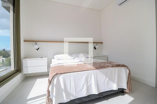 Sala de apartamento para alugar com 2 quartos, 74m² em Jurerê, Florianópolis