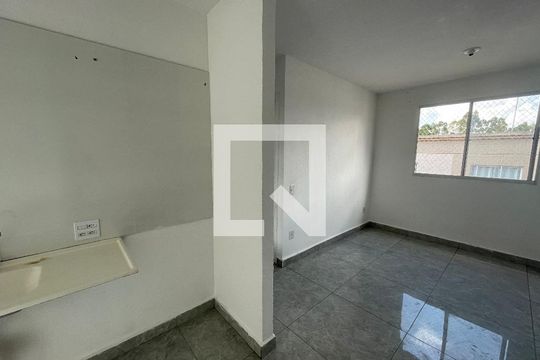 Sala de apartamento para alugar com 2 quartos, 39m² em Jardim Petropolis, Cotia