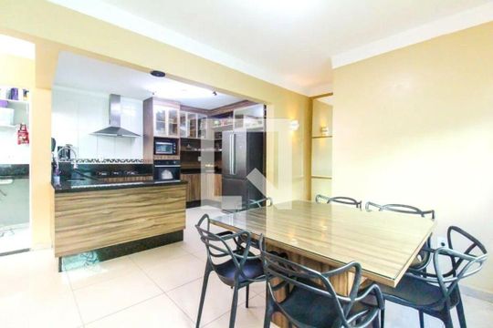 Casa à venda com 3 quartos, 110m² em Itaquera, São Paulo
