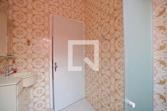 Banheiro de casa à venda com 3 quartos, 200m² em Vila Silvia, São Paulo