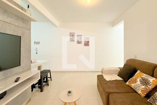 Sala de TV de apartamento para alugar com 2 quartos, 70m² em Santinho, Florianópolis