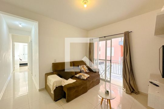Sala de TV de apartamento para alugar com 2 quartos, 70m² em Santinho, Florianópolis